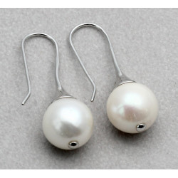 Perlen-Ohrringe - weiße Süßwasser-Perlen mit Schweizer Haken 37 mm lang