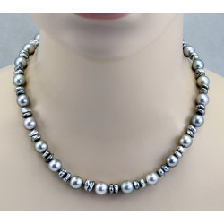 Tahiti-Perlen-Collier mit Tahiti-keshi-Perlen in silbergrau geknotet mit magnet-Schließe 48 cm lang