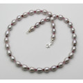 Perlenkette - hellgraue Süßwasserperlen mit Spinell 47 cm lang-Perlenketten
