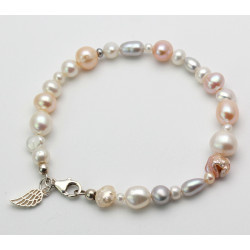 Perlen Armband verschiedene Süßwasser-Perlen in 20 cm Länge mit einem Engelsflügel in Silber