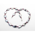 Keshi-Perlenkette silbergrau mit kleinen Rubinen in 46 cm Länge-Perlenketten