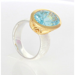Blau-Topas Ring in Silber und Gold Ringgröße 57