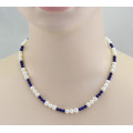 Perlenkette mit Lapislazuli - weiße Süßwasser-Perlen mit Lapis 46,5 cm